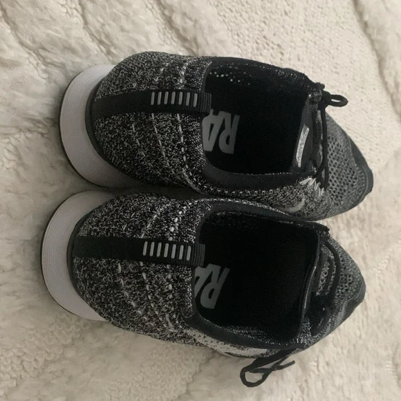 Nike Flyknit Racer Oreo 2.0 - Picture 3 of 7